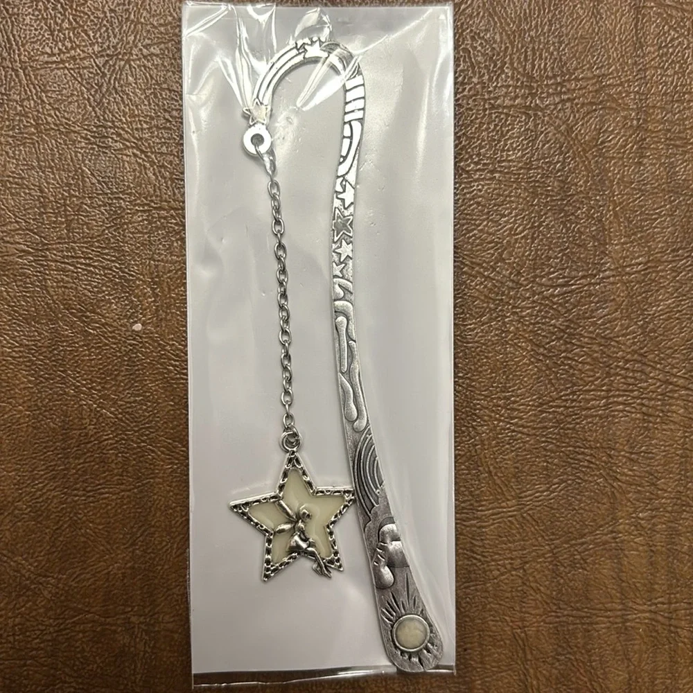 Choice of 1 Glow in the Dark Silver Bookmarks - Picture 4 of 4